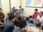 mahasiswa-lombok-ke-polres-karanganyar_20170218_215528.jpg