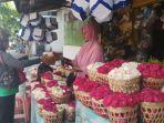 malam-1-suro-pedagang-bunga-tabur-di-yogyakarta-kebanjiran-order.jpg