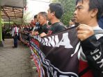 massa-mendatangi-kantor-bksda-yogyakarta_20180814_144137.jpg