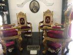 meja-kursi-peninggalan-sri-sultan-hamengku-buwono-viii-yang-rusak-karena-wisatawan.jpg