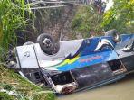 melaju-dengan-kecepatan-90kmjam-bus-sugeng-rahayu-tabrak-pembatas-jalan-terjun-ke-sungai-2-tewas.jpg
