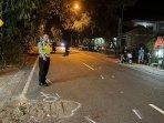 menunjukkan-lokasi-kecelakaan-di-Jalan-Brosot.jpg