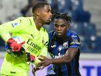 mike-maignan-vs-duvan-zapata-liga-italia-serie-a-atalanta-vs-ac-milan-di-stadion-gewiss.jpg