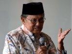 obituari-bj-habibie-belajar-pesawat-sejak-muda-rumus-faktor-habibie-membuatnya-dijuluki-mr-crack.jpg
