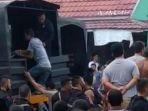 pagi-pagi-buta-polisi-grebek-kampung-narkoba-di-musi-rawas-utara-18-orang-ditangkap.jpg