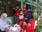 para-relawan-pmi-gunungkidul-saat-menjalani-pemeriksaan-rapid-test-di-kantor-dinkes-gunungkidul.jpg