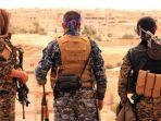 pejuang-sdf-mengawasi-pergerakan-isis-yang-sudah-terkepung-di-desa-baghouz.jpg