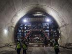 pekerja-di-dalam-tunnel-walini-saat-pengerjaan-proyek-kereta-cepat-jakarta-bandung.jpg