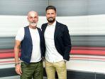 pelatih-ac-milan-stefano-pioli-dan-olivier-giroud.jpg