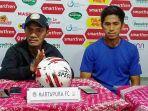 pelatih-martapura-fc-frans-sinatra-huwae-saat-menghadiri-press-conference.jpg