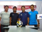 pelatih-pemain-psim-yogya-dan-persiwa-wamena_20180713_135752.jpg