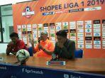 pelatih-persija-jakarta-edson-tavares-pada-sesi-jumpa-pers.jpg