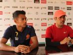 pelatih-ps-tira-nil-maizar-didampingi-ahmad-noviandani_20180810_171330.jpg