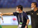 pelatih-timnas-indonesia-shin-tae-yong-di-laga-timnas-indonesia-vs-vietnam.jpg