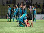 pemain-ps-protaba-bantul-memberikan-semangat-kepada-pemain-persiba-bantul.jpg