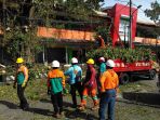 pemangkasan-pohon-tby_20170403_122839.jpg