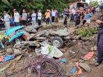 penampakan-mobil-angkot-kecelakaan-kalijambe-2.jpg