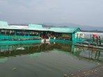 penampakan-suasana-warung-apung-yang-berada-di-rawa-jombor.jpg