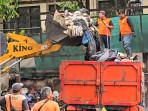 pengangkutan-sampah-di-Depo-RRI-kawasan-Kotabaru-8102025.jpg