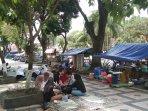 pengunjung-saat-menikmati-kuliner-di-Alun-alun-Klaten-2132022.jpg