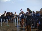 perlu-diketahui-ini-makna-labuhan-ageng-parangkusumo_20180416_184140.jpg