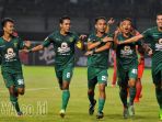 persebaya-rayakan-gol_20170816_080829.jpg