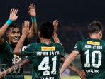 persebaya-vs-persipura-streaming_20180529_141830.jpg