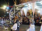 peserta-wayang-jogja-night-carnival-4-saat-menunjukkan-atraksi.jpg
