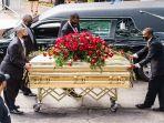 peti-mati-george-floyd-dibawa-ke-mobil-jenazah-setelah-upacara-peringatan-keluarga.jpg