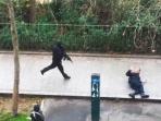 polisi-ditembak-saat-penyerangan-charlie-hebdo.jpg