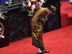 presiden-jokowi-mengenakan-baju-adat-suku-sasak-ntb.jpg