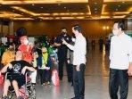 presiden-jokowi-vaksinasi-massal-di-jec-jumat-1092021.jpg