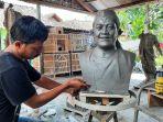 proses-pembuatan-patung-didi-kempot-oleh-salah-satu-seniman-studio-logam-sakti.jpg
