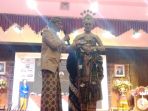 ragam-tata-rias-dan-busana-pengantin-dipamerkan-dalam-seminar-parinaya-dalam-teks-sumantaka_20181004_165629.jpg