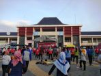 ratusan-orang-senam-bersama-di-depan-pasar-tradisional-bantul_20180624_085305.jpg
