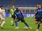 romelu-lukaku-mengontrol-bola-di-liga-champions-inter-milan-vs-real-madrid-di-stadion-san-siro.jpg