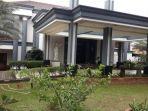 rumah-keluarga-reynhard-sinaga-di-kota-depok-jawa-barat.jpg
