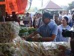 sandiaga-berdialog-di-pasar-imogiri_20181012_091728.jpg