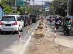 sejumlah-kendadaraan-melintasi-proyek-penembahan-lajur-di-jalan-terban-yogyakarta_20180510_113246.jpg