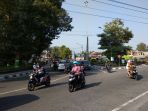 senin-sore-lalu-lintas-simpang-denggung-sleman-ramai-lancar_20180813_153606.jpg