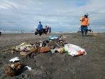 sepanjang-libur-nataru-pantai-parangtritis-dibanjiri-35-ton-sampah.jpg
