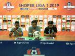 seto-nurdiyantoro-tengah-pada-sesi-jumpa-pers-seusai-laga-kontra-borneo-fc.jpg