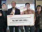 sharp-donasikan-ratusan-smartphone-dan-notebookmelalui-program-bakti-untuk-negeri.jpg