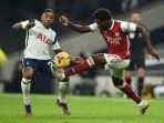 steven-bergwijn-dan-bukayo-saka-di-liga-primer-inggris-antara-tottenham-hotspur-vs-arsenal.jpg