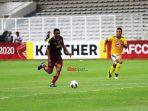 striker-psm-makassar-osas-saha-dalam-laga-piala-afc-2020.jpg