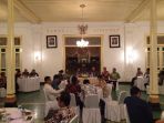 sultan-dialog-dengan-netizen_20170320_210848.jpg
