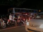 tabrak-pejalan-kaki-hingga-tewas-bus-angkutan-umum-dibakar-massa.jpg