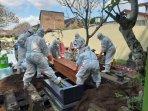 tim-kubur-cepat-al-fatah-rejowinangun-saat-melakukan.jpg