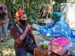 vaksinasi-bagi-karyawan-dan-warga-di-sekitaran-telaga-jonge.jpg