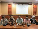 viral-video-diduga-money-politik-di-pilkada-gunungkidul-2020-ini-klarifikasi-sutrisna-wibawa.jpg